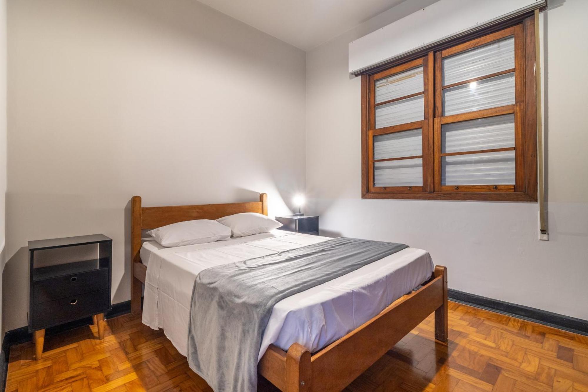 Em Frente Ao Hc Na Av Dr Arnaldo Apartamento *
